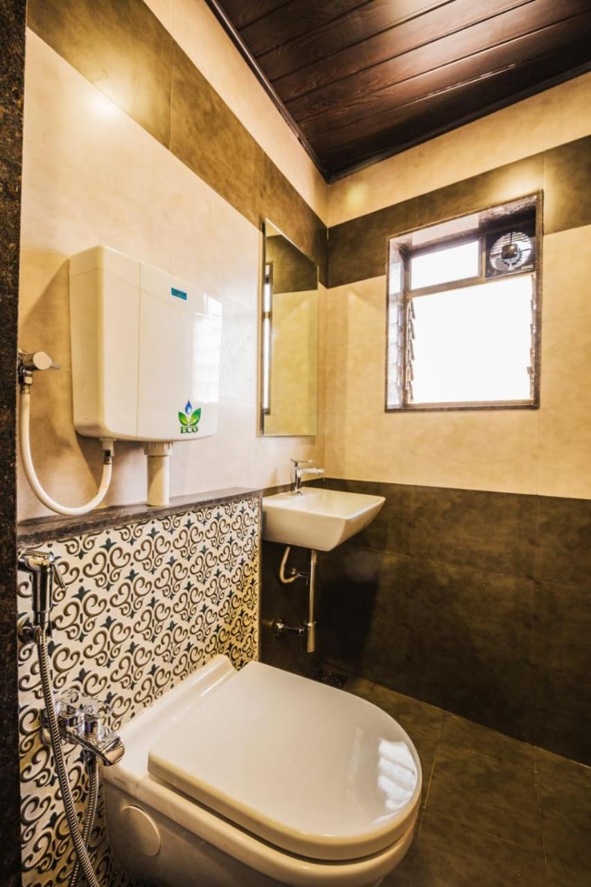 Hotel Golden Crown Mumbai  Buitenkant foto