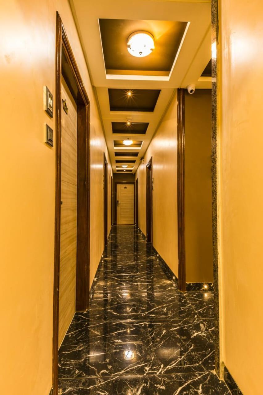 Hotel Golden Crown Mumbai  Buitenkant foto