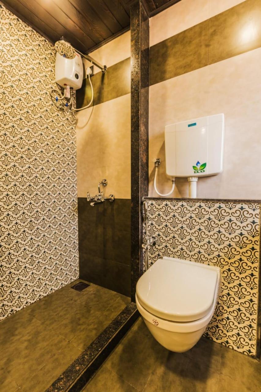 Hotel Golden Crown Mumbai  Buitenkant foto